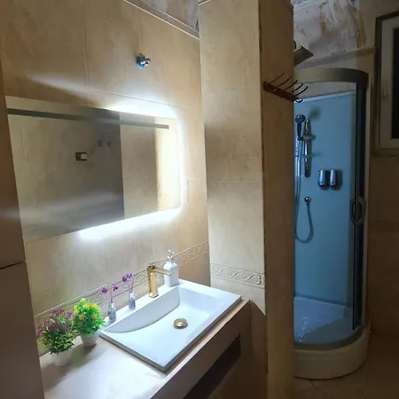 Apartment Location *